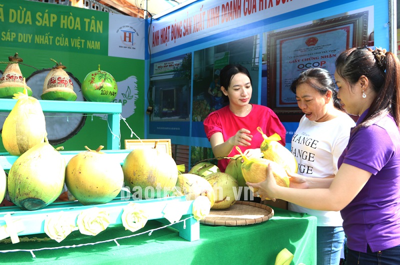 Đặc sản vùng đất Cầu Kè hội tụ về Festival 100 năm Dừa sáp Trà Vinh